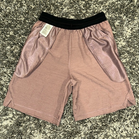 New ADIDAS Axis 22 8” Woven Training Shorts in Heather Rose - Picture 3 of 13